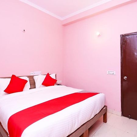 Oyo Flagship 14774 Sector 14 Gurgaon Hotell Eksteriør bilde
