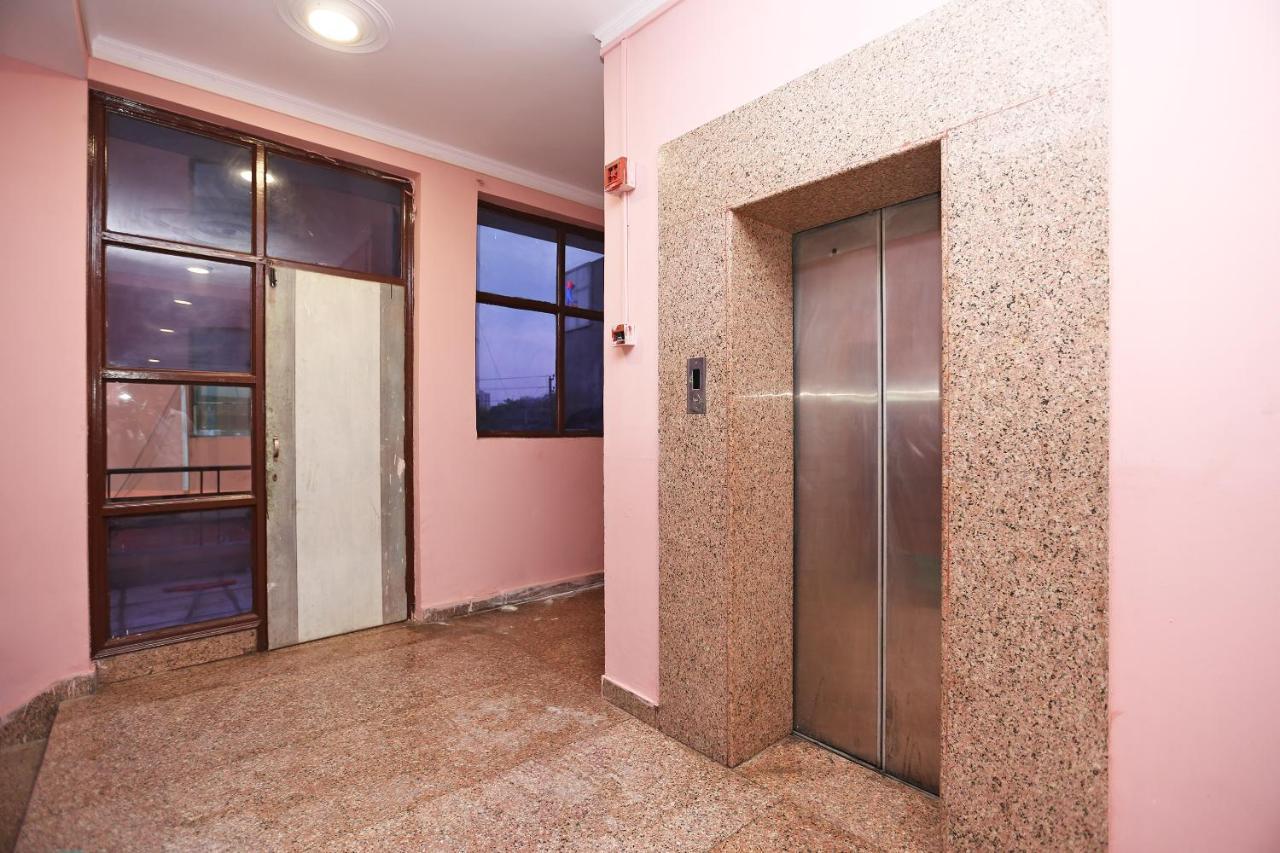 Oyo Flagship 14774 Sector 14 Gurgaon Hotell Eksteriør bilde